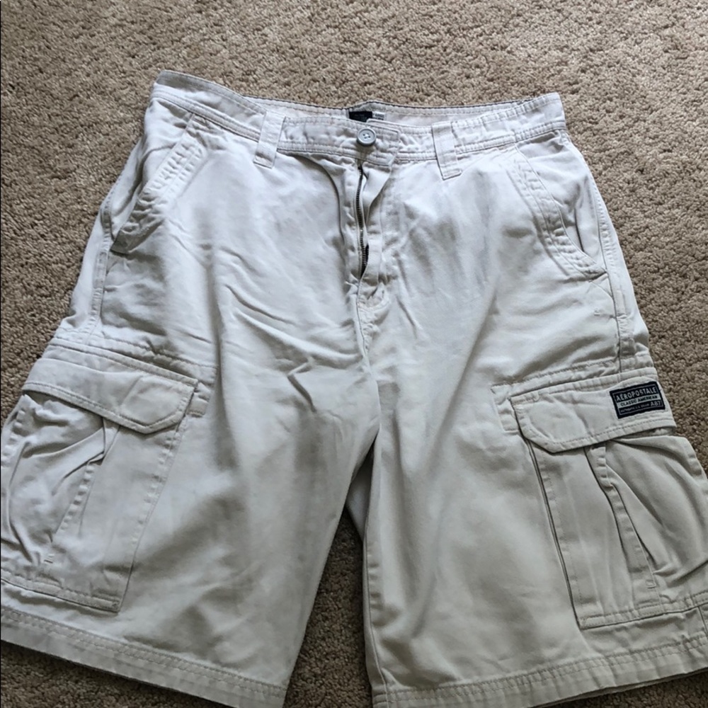 Men’s light tan cargo shorts